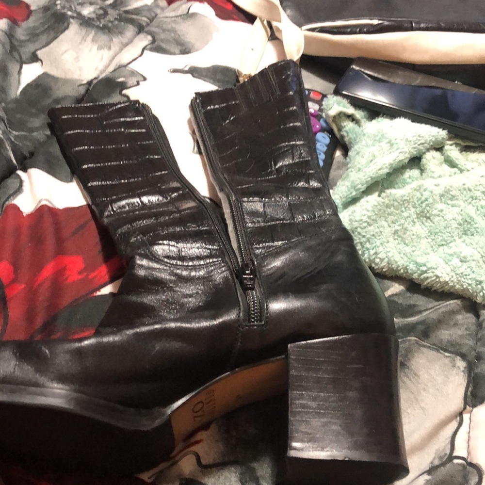VNT black zippers on both side